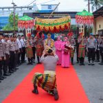 Suasana Khidmat Warnai Tradisi Penyambutan Kapolres Takalar Yang Baru IMG-20250410-WA0097