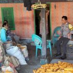 Bhabinkamtibmas Paddinging Ajak Petani Salurkan Hasil Panen ke Bulog untuk Jaga Stabilitas Pangan IMG-20251204-WA0006
