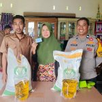 Bhabinkamtibmas Desa Kale Bentang Kawal Penyaluran Bantuan Pangan untuk 193 KK