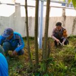Kerja Bakti Jadi Ruang Kebersamaan, Bhabinkamtibmas Pakkabba Ajak Warga Perkuat Kamtibmas