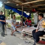 Sambangi Pangkalan Ojek, Bhabinkamtibmas Pattallassang Ajak Warga Perkuat Keamanan Lingkungan