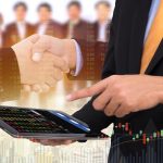 AS Memperkuat Dollar nya untuk Menekan Sektor Lain,Seperti Harga Emas dan Komuditas