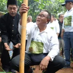 E-Maskot mendukung penuh gagasan “Tobat Ekologis” Menteri LH Jumhur Hidayat sebagai langkah nyata untuk mengubah paradigma pengelolaan lingkungan hidup di Indonesia.