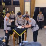 Kapolri Lantik Irjen Pol. Dr. M. Awal Chairuddin sebagai Kapolda Sulsel Gantikan Irjen Pol. Djuhandhani Rahardjo Puro