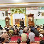 Polisi Bersama Masyarakat, Kapolres Takalar Gelar Jumat Keliling di Masjid Hayatil Iman