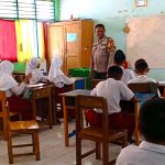 Lewat Program POLINDIK, Bhabinkamtibmas Polres Takalar Edukasi Siswa SD tentang Anti-Perundungan dan Tertib Berlalu Lintas